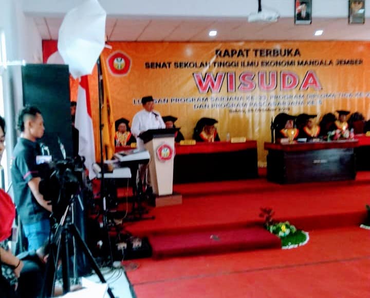 H Hendy Siswanto Hadiri Acara Wisuda STIE Mandala Jember